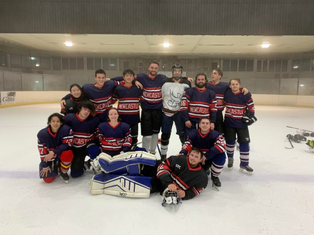 A group of hockey players posing for a photo

Description automatically generated with medium confidence